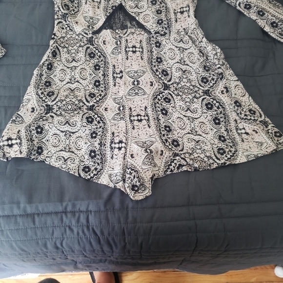 Kendall AND KYLIE FLORAL LONG SLEEVE ROMPER JUMPSUIT V-NECK LOW BACK SIZ… - Picture 9 of 14